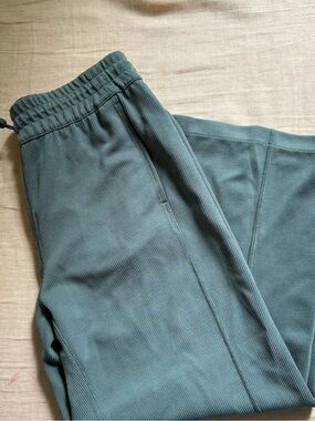 lululemon athletica women’s Ribbed wide leg soft streme